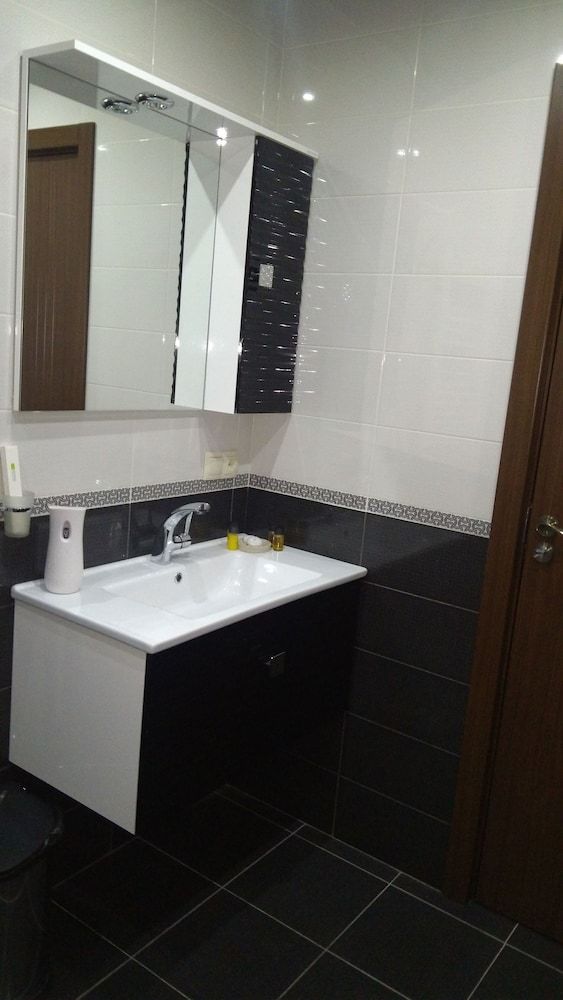 All   Seasons Hotel Family Apartment, Multiple Beds 5