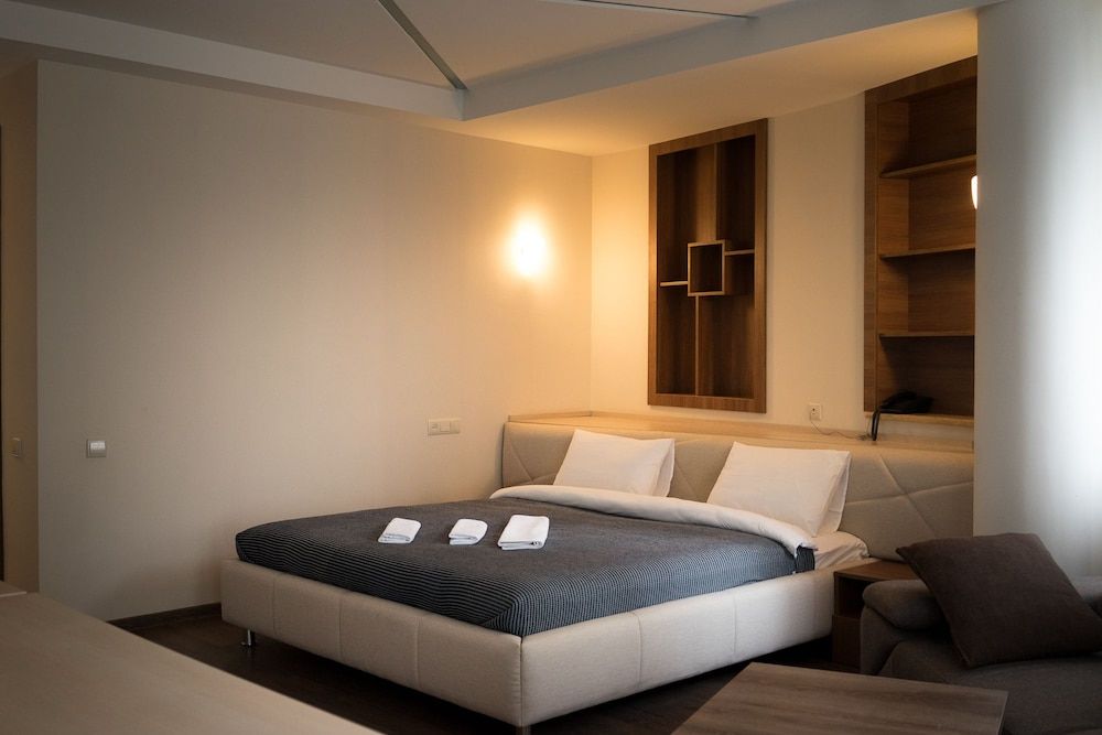 All   Seasons Hotel Standard Studio Suite, 1 Double Bed with Sofa bed, Balcony, Courtyard View 3