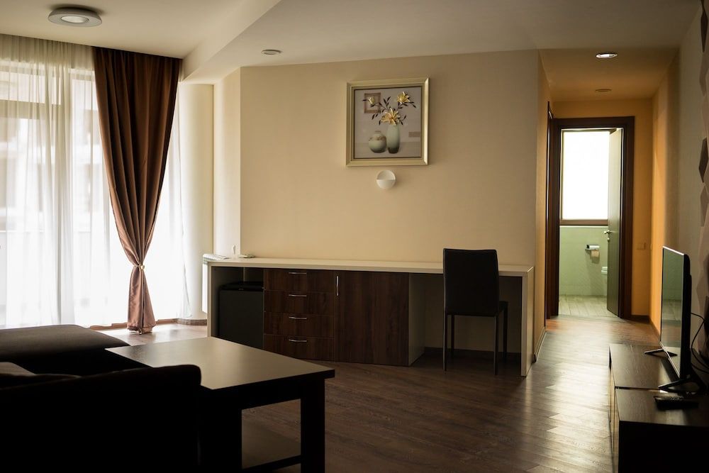 All   Seasons Hotel Design Apartment, 1 Large Twin Bed 6