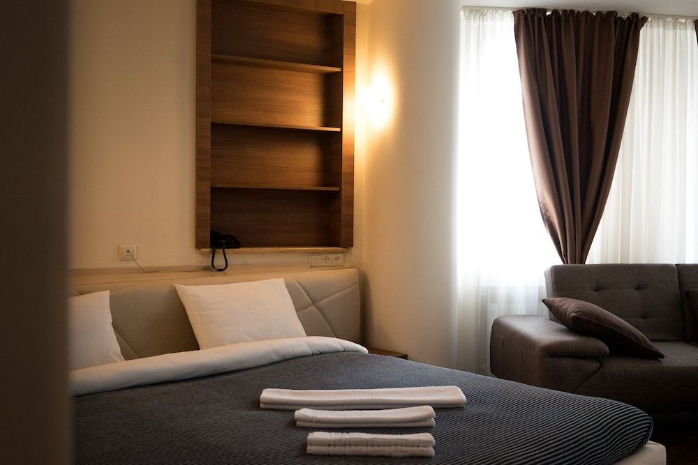 All   Seasons Hotel Standard Studio Suite, 1 Double Bed with Sofa bed, Balcony, Courtyard View