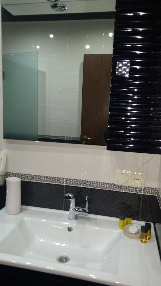 All   Seasons Hotel Family Apartment, Multiple Beds 9