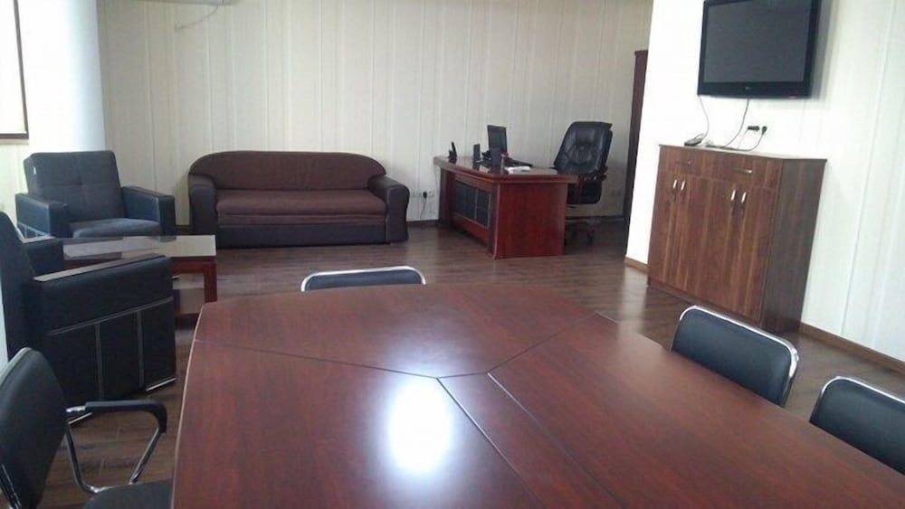 All   Seasons Hotel Family Apartment, Multiple Beds 11