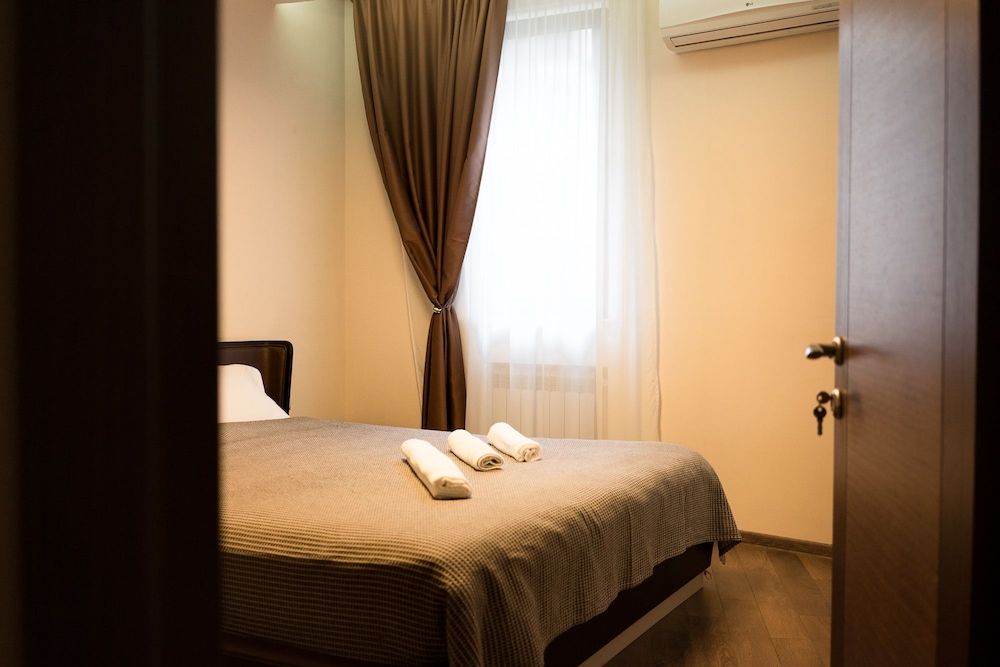 All   Seasons Hotel Design Apartment, 1 Large Twin Bed