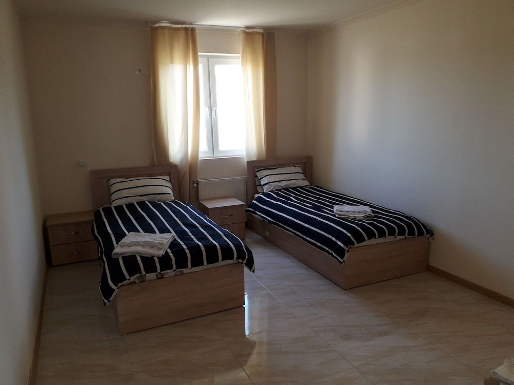 Hotel Ivertubani Basic Quadruple Room, Mountain View 2