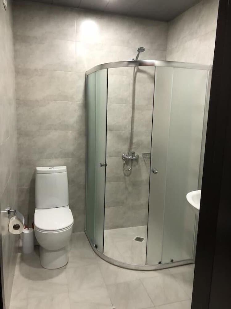 Lords Hotel Standard Twin Room 3