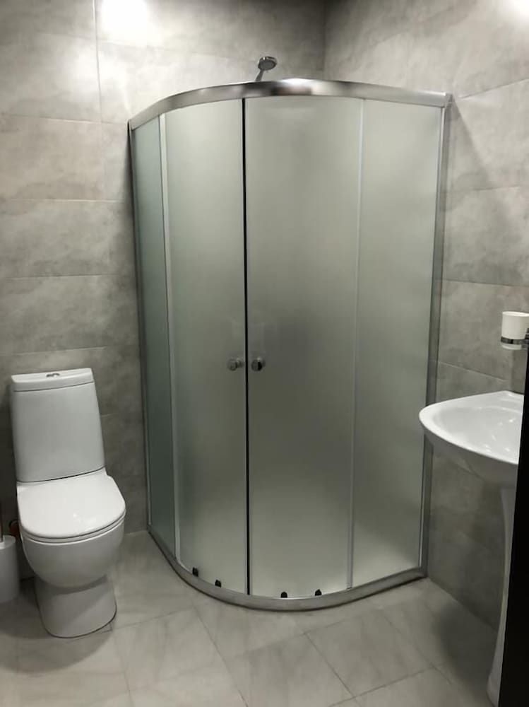 Lords Hotel Standard Twin Room 4