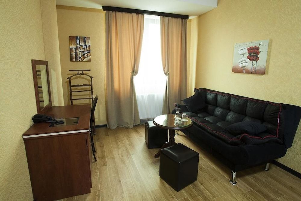 Lords Hotel Triple Room, 1 Double Bed with Sofa bed 2