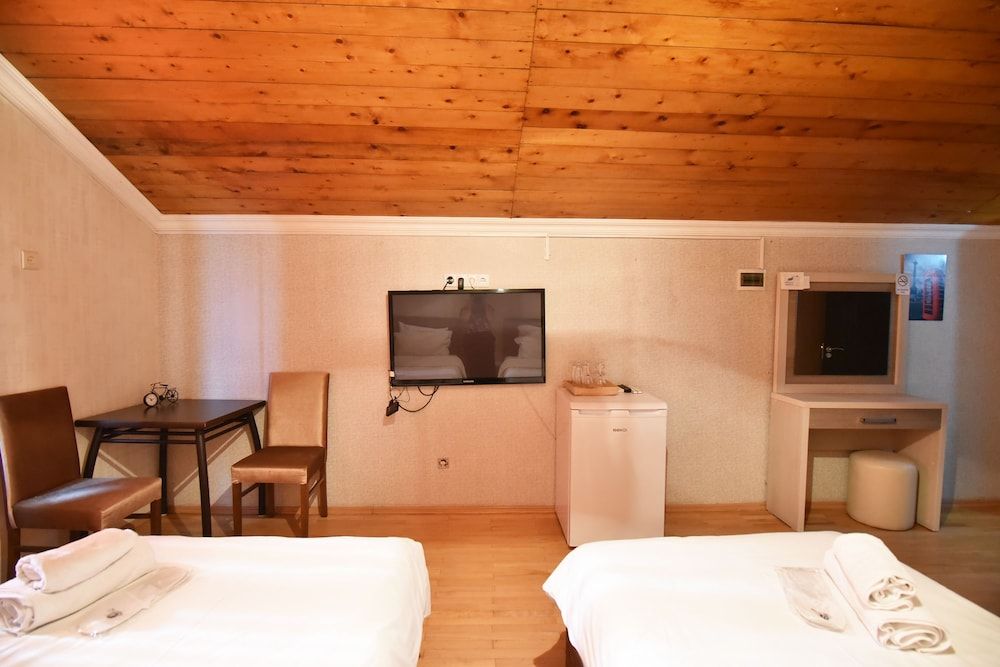 Hirmas Hotel Standard Twin Room 5