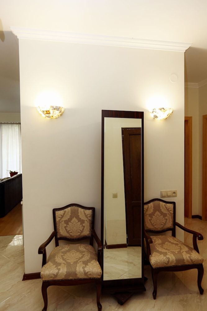 3 Bedroom Apartment near Vake Park Apartment, 3 Bedrooms 14