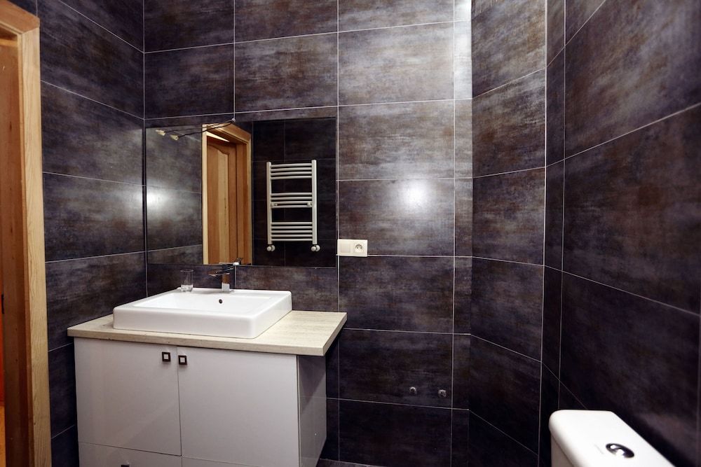 3 Bedroom Apartment near Vake Park Apartment, 3 Bedrooms 34