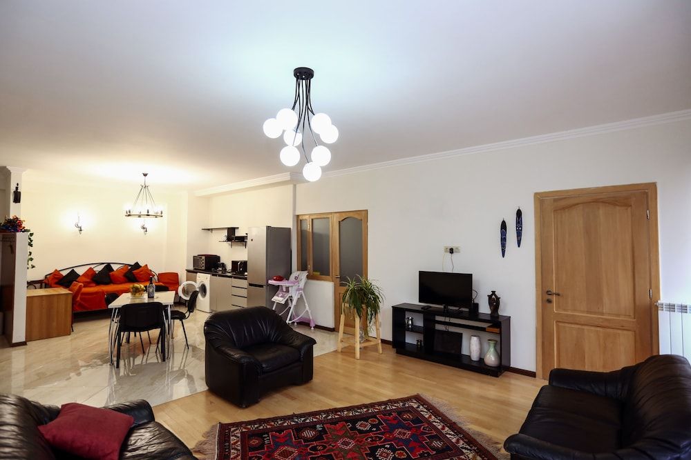 3 Bedroom Apartment near Vake Park Apartment, 3 Bedrooms 24