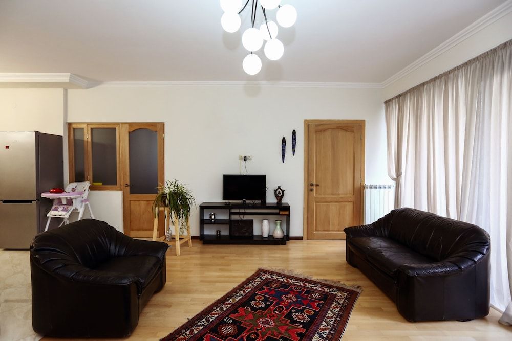 3 Bedroom Apartment near Vake Park Apartment, 3 Bedrooms 26