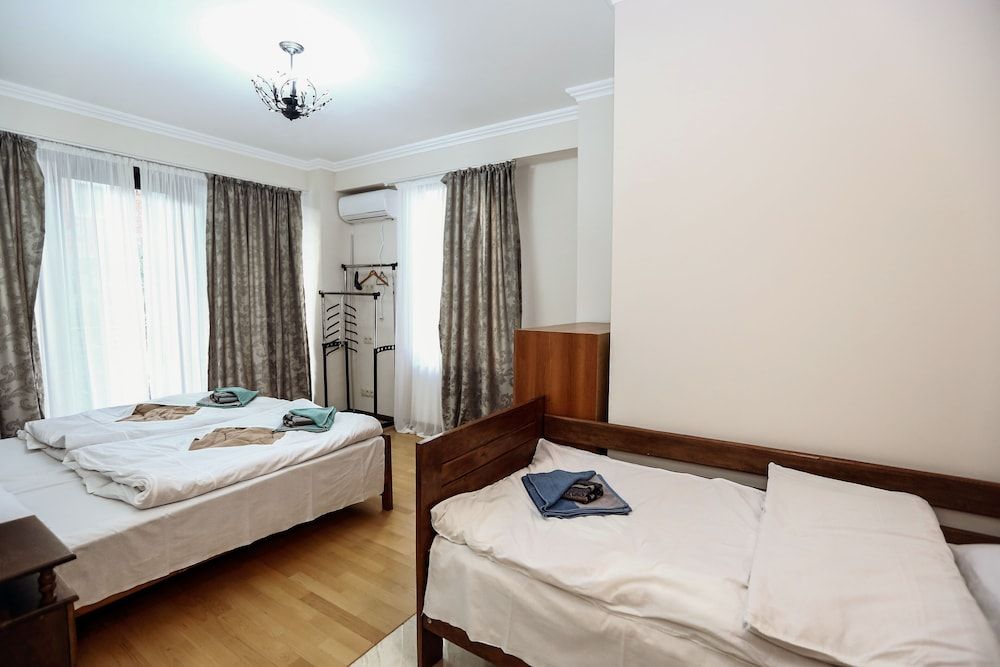 3 Bedroom Apartment near Vake Park Apartment, 3 Bedrooms 9