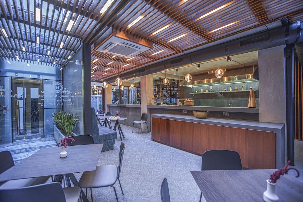 undefined Heritage Hotel and Suites 8
