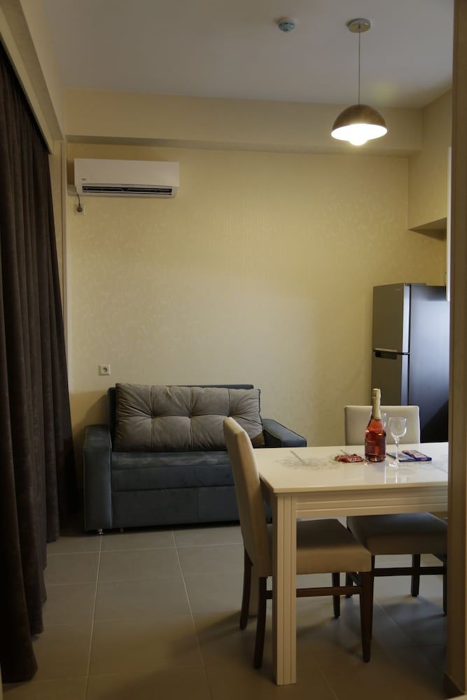 Economy Apartment, 2 Twin Beds, City View (8-02)