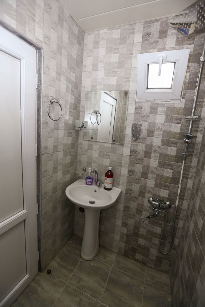 1 Bedroom Apartment near Sulfur Baths Apartment 11