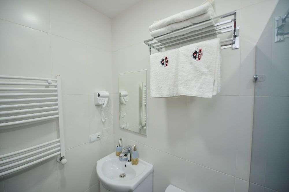 Basi Superior Twin Room 4