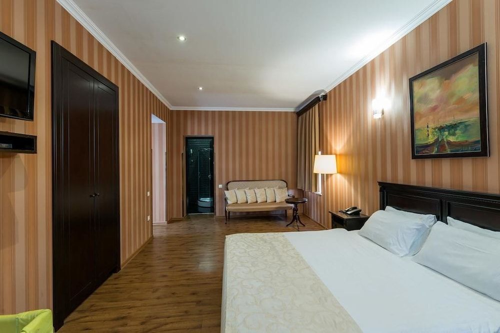 Garden View Hotel Family Double or Twin Room 3