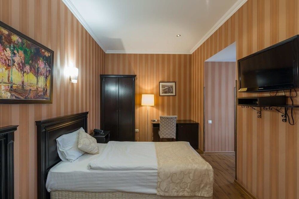 Garden View Hotel Family Double or Twin Room 6