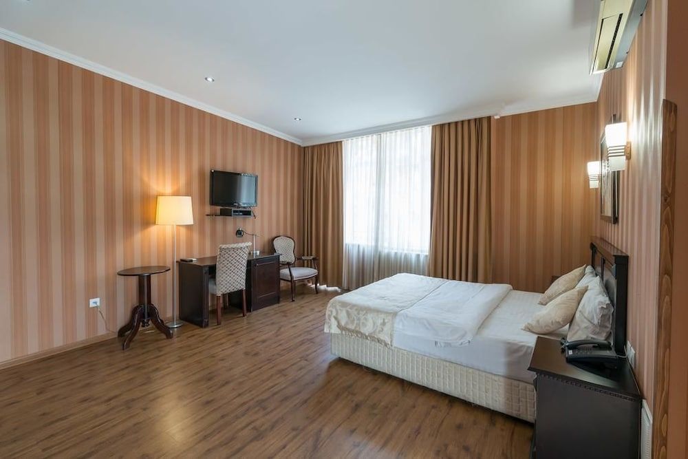 Garden View Hotel Deluxe Double or Twin Room 6