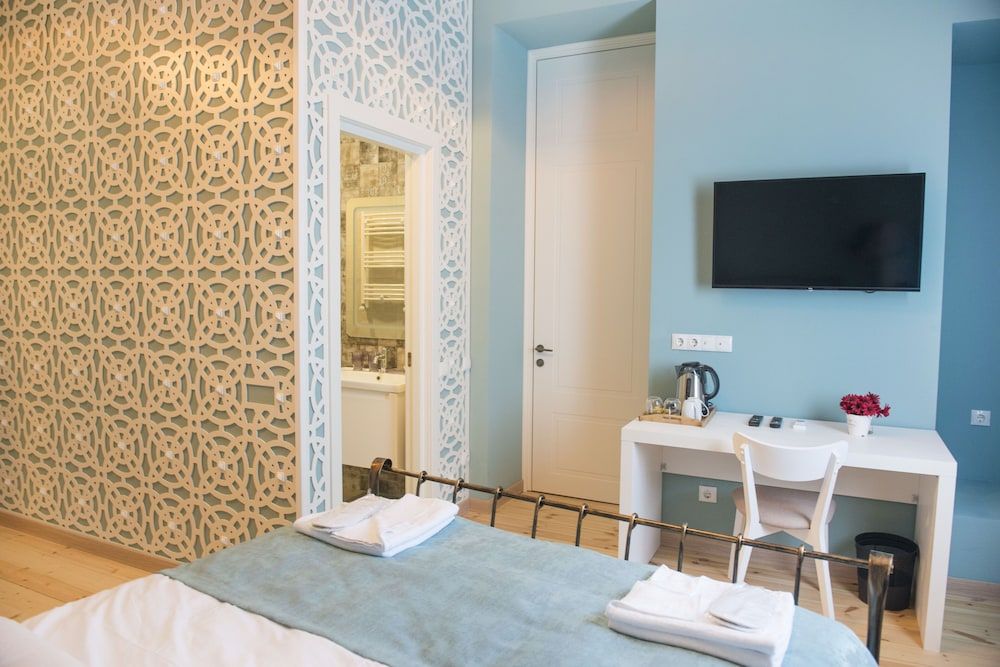 History of Tbilisi Deluxe Double Room 7