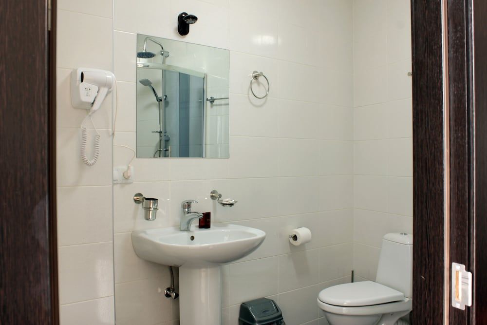 Oriental Hotel Standard Triple Room 5