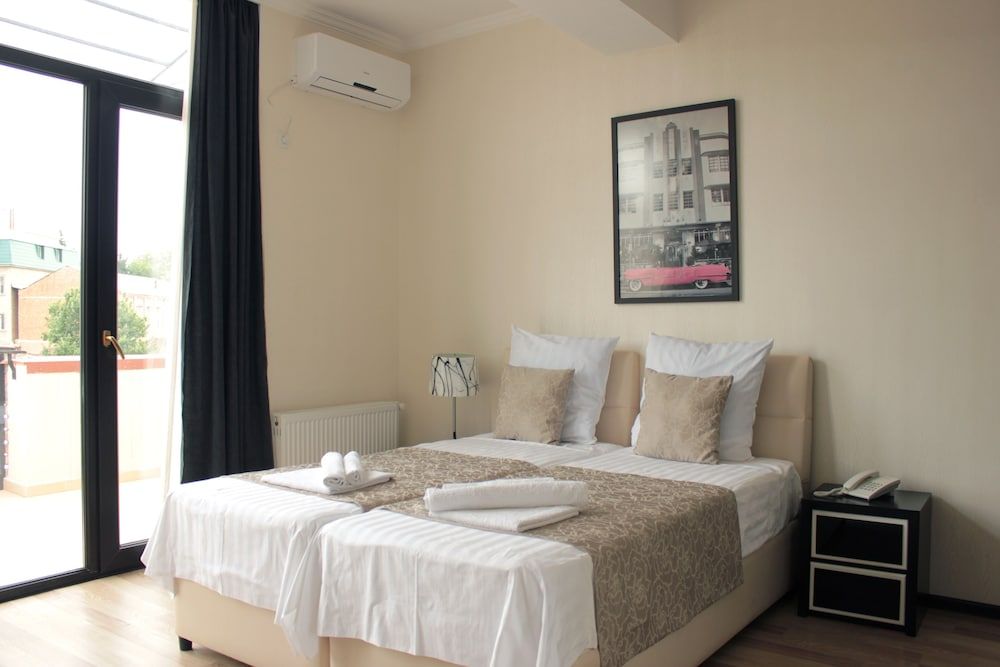 Oriental Hotel Superior Double or Twin Room 4