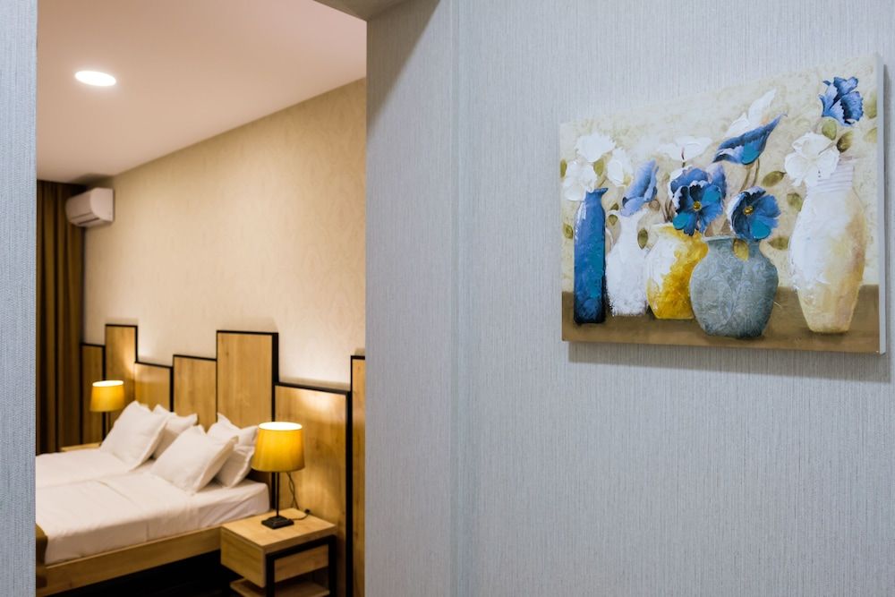 Midpoint Standard Twin Room 15