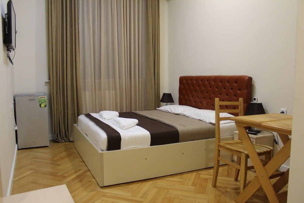 Brok's Hotel City Room