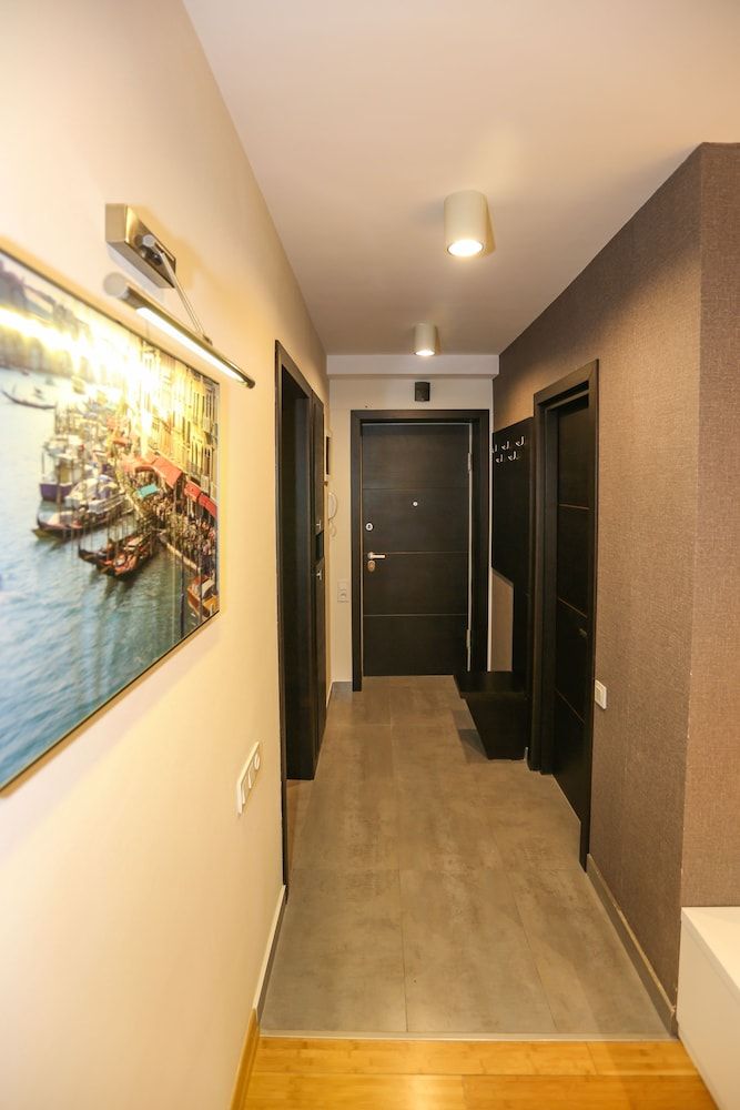 undefined Hosthub 2 Bedroom near Dry Bridge SmartTV 6