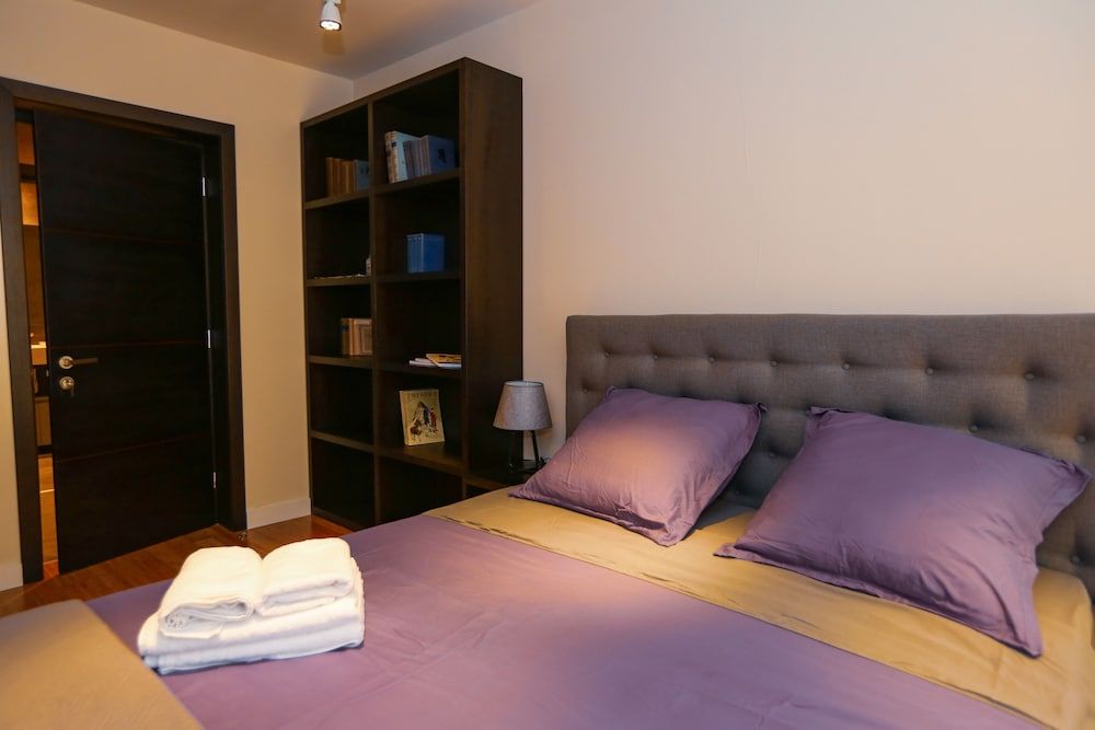 undefined Hosthub 2 Bedroom near Dry Bridge SmartTV 8