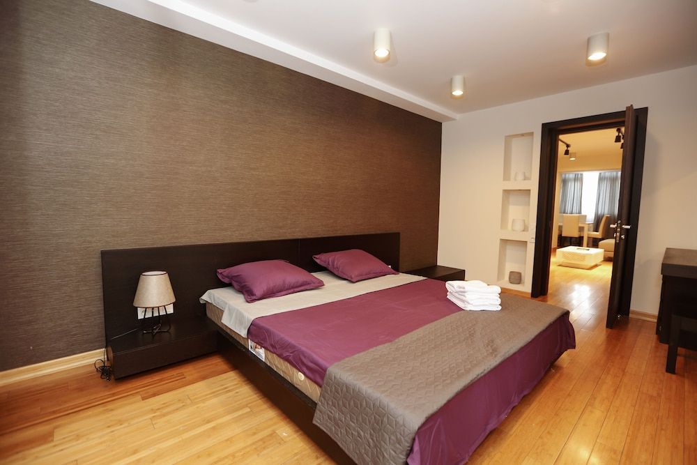 undefined Hosthub 2 Bedroom near Dry Bridge SmartTV