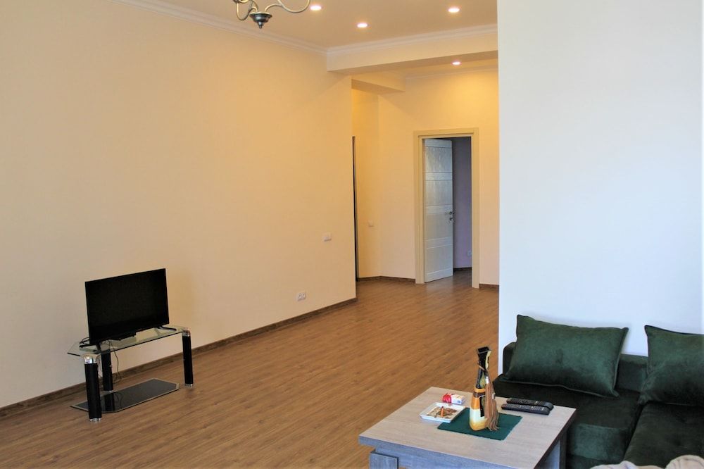 Luxury Apartments Business Double Room 5