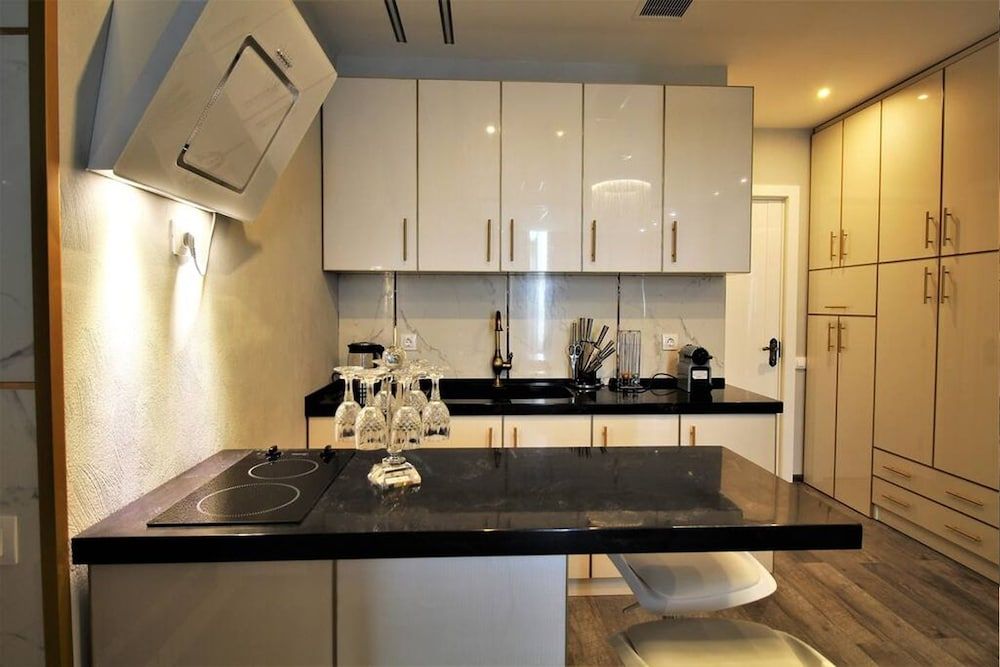 Luxury Apartments Business Apartment 5