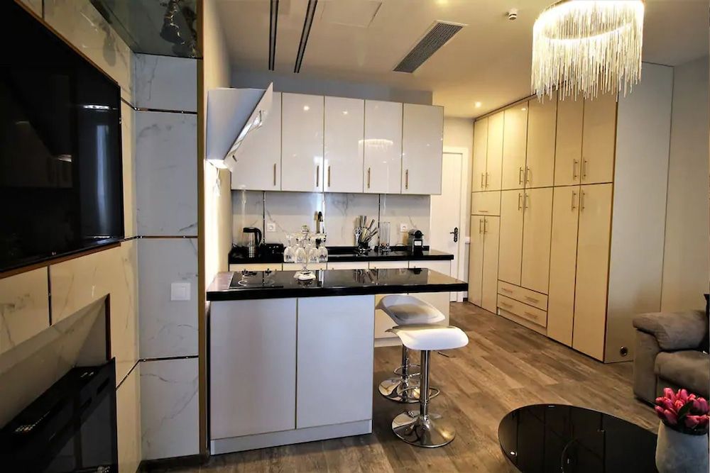 Luxury Apartments Business Apartment 6