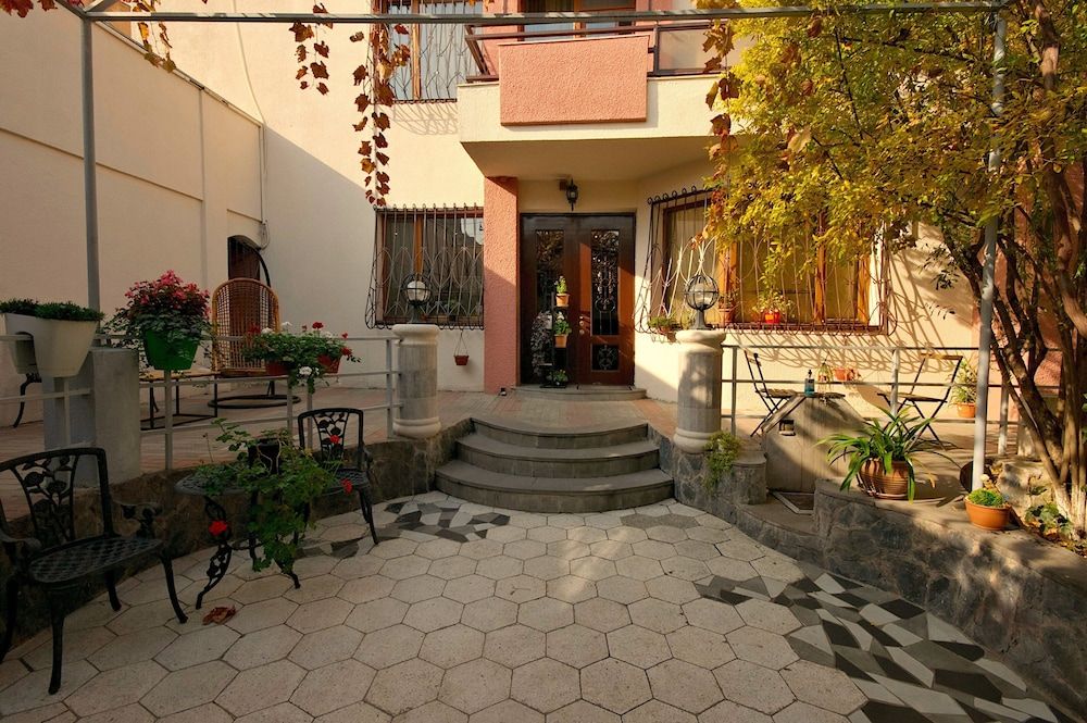 undefined Hotel Livin 5