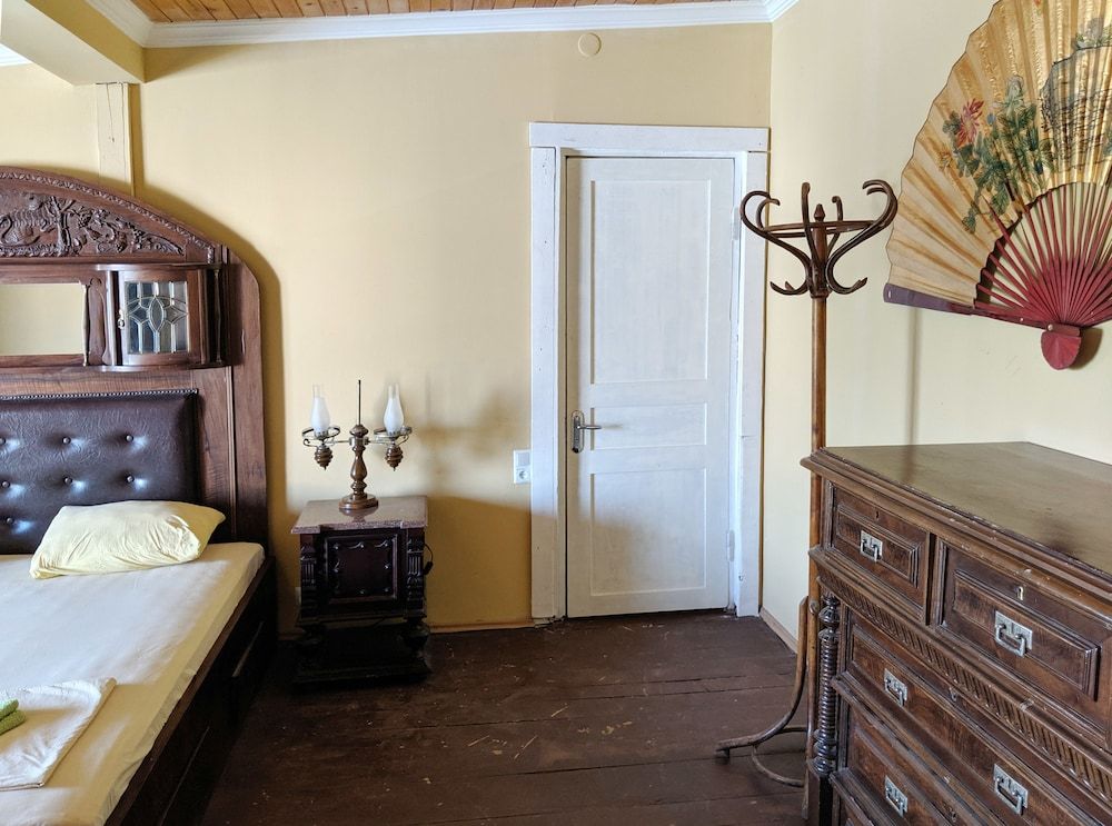 Diwan - Hostel Double Room, 1 King Bed, Mountain View 2