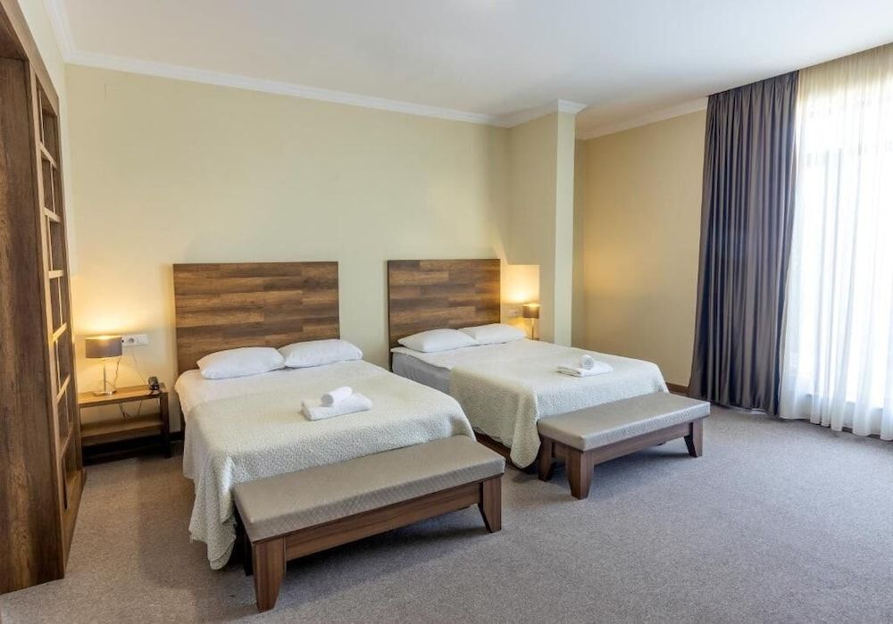 undefined Hotel Beaumonde Garden 5