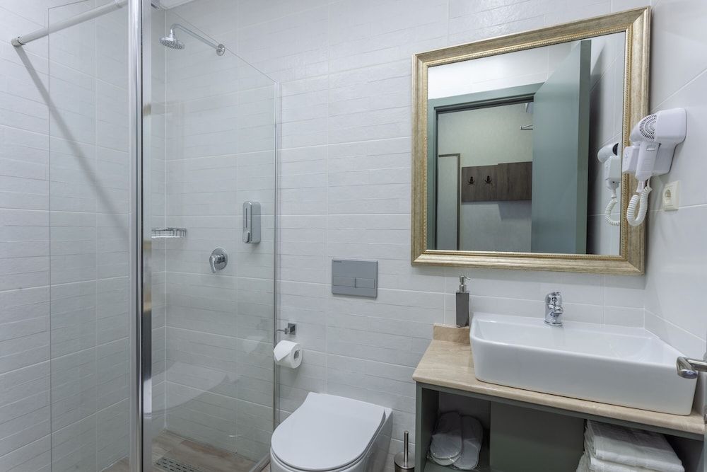 Hotel Old Wall Family Room 9