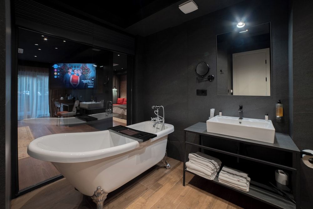 Tbilisee Hotel Double or Twin Room with Balcony 5
