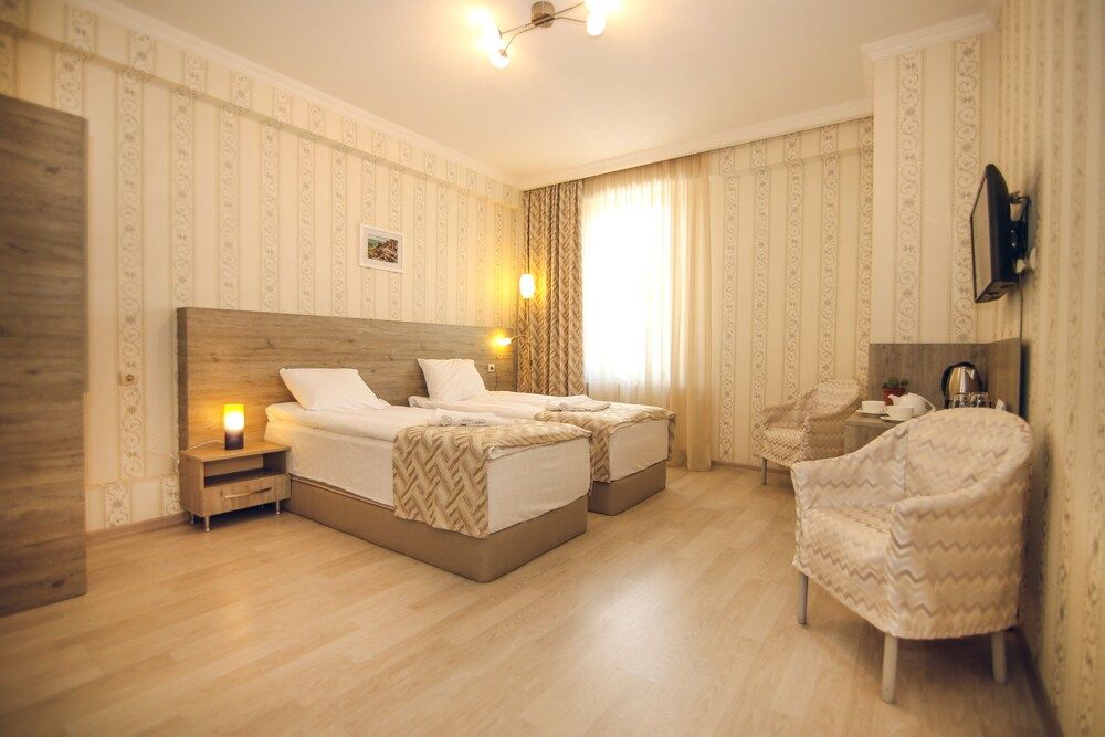 undefined Hotel Kera 4