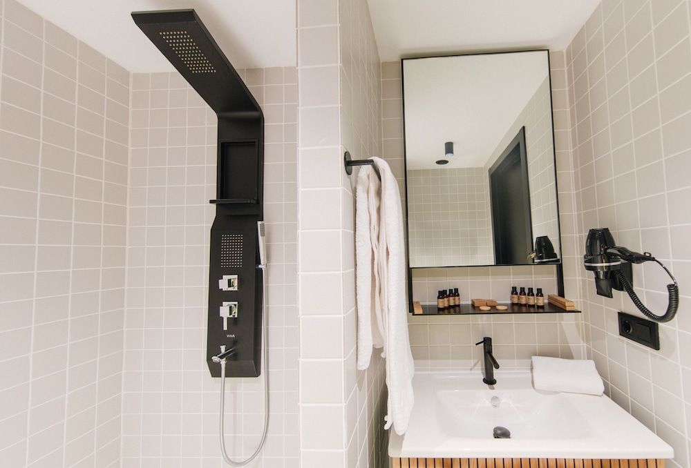 Hotel 21 Deluxe Double or Twin Room 4