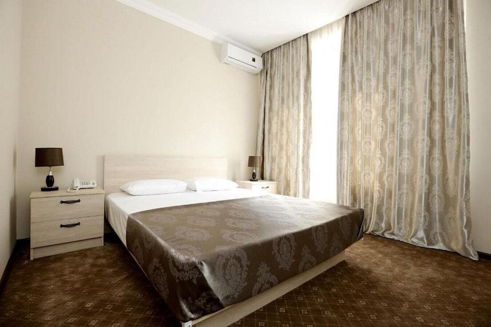 Hotel Ciskari Standard Double Room, 1 Queen Bed, City View