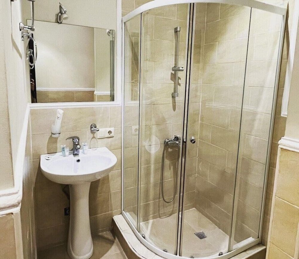 Hotel Ciskari Standard Quadruple Room, Multiple Beds, City View 4