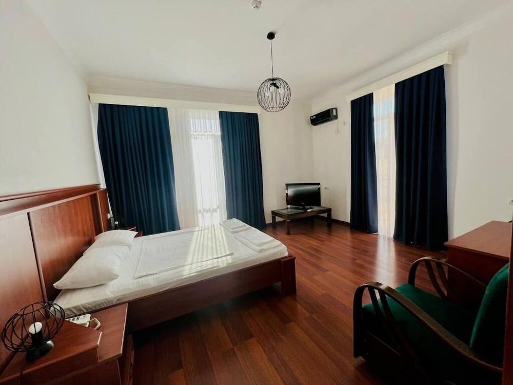 undefined Hotel Aristocrat 3