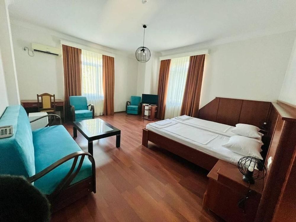 undefined Hotel Aristocrat 2