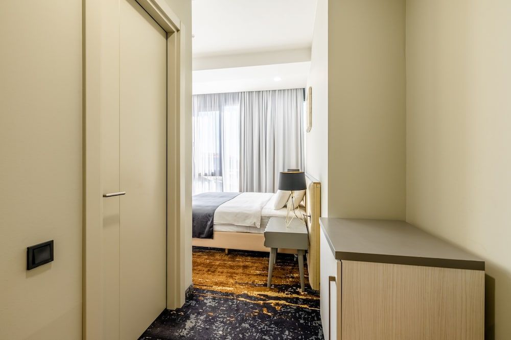 Brosse Garden Hotel Economy Double or Twin Room, City View 7