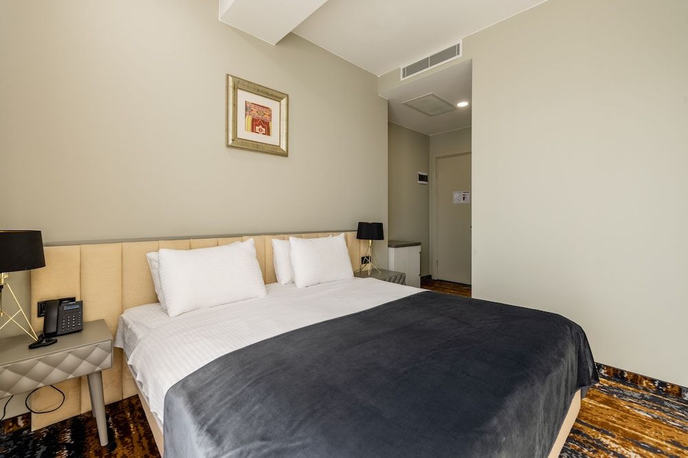 Brosse Garden Hotel Economy Double or Twin Room, City View