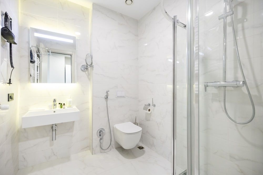 Brosse Garden Hotel Economy Double or Twin Room, City View 4