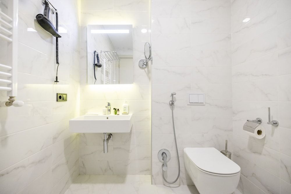 Brosse Garden Hotel Economy Double or Twin Room, City View 3